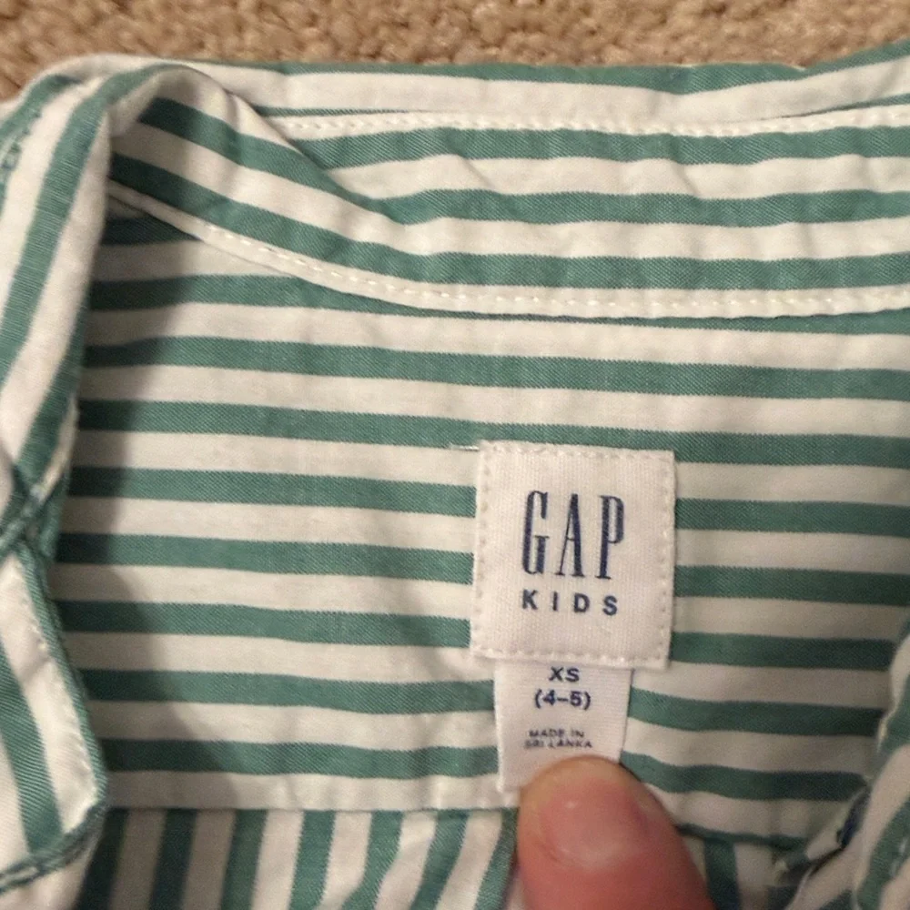 GAP Kids Green & White Striped Button Down Shirt XS (4–5) Classic Cotton Poplin